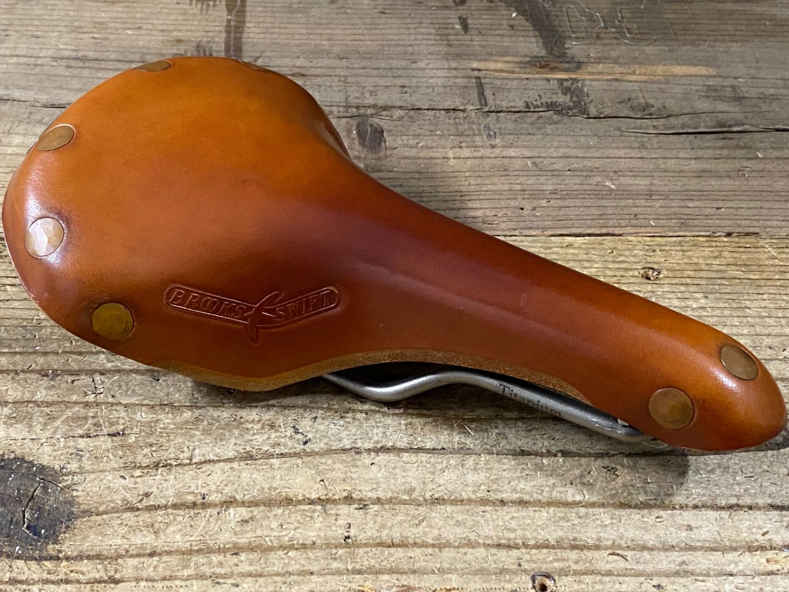 KE489 ブルックス BROOKS スウィフト チタニウム SWIFT TITANIUM レザーサドル ブラウン チタンレール