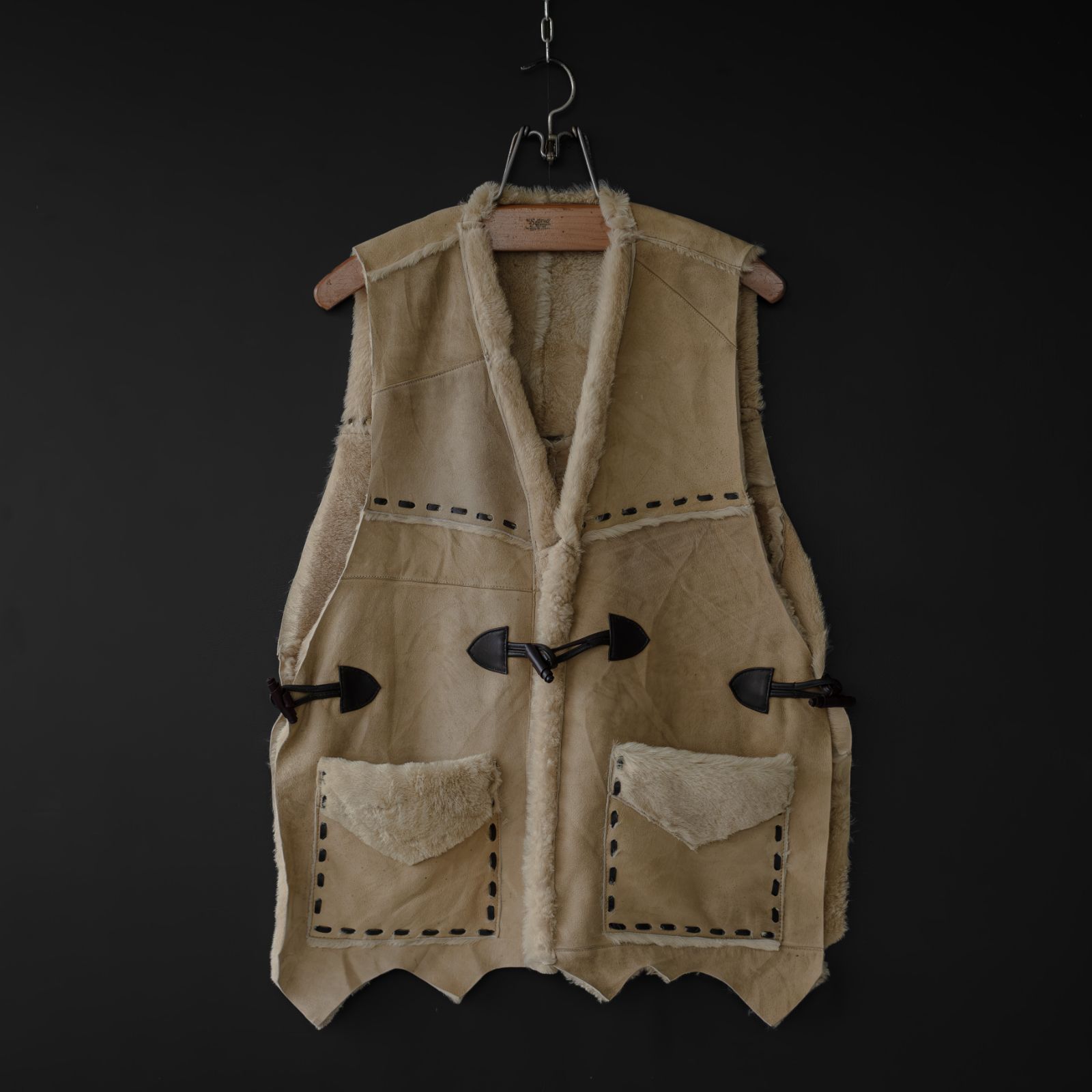 -remake- 【Nasngwam.】 IGLOO MOUNTAIN VEST | ナスングワム ムートン ベスト リメイク 古着 シープレザー
