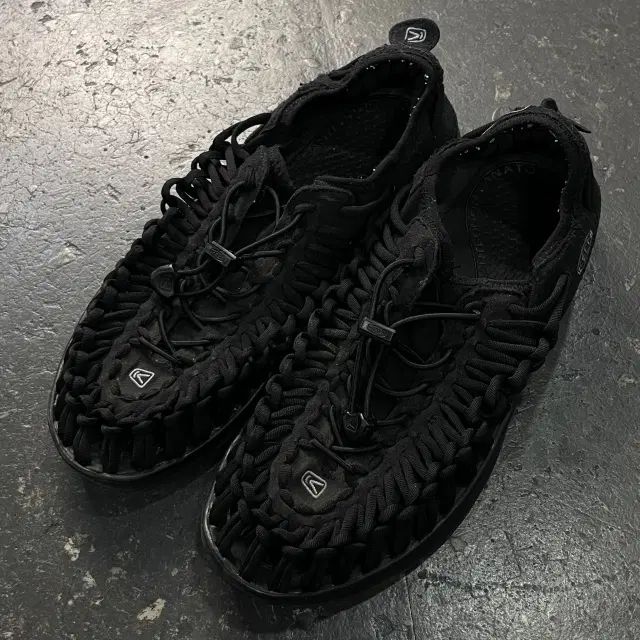 270 キーン keen ユニーク サンダル
