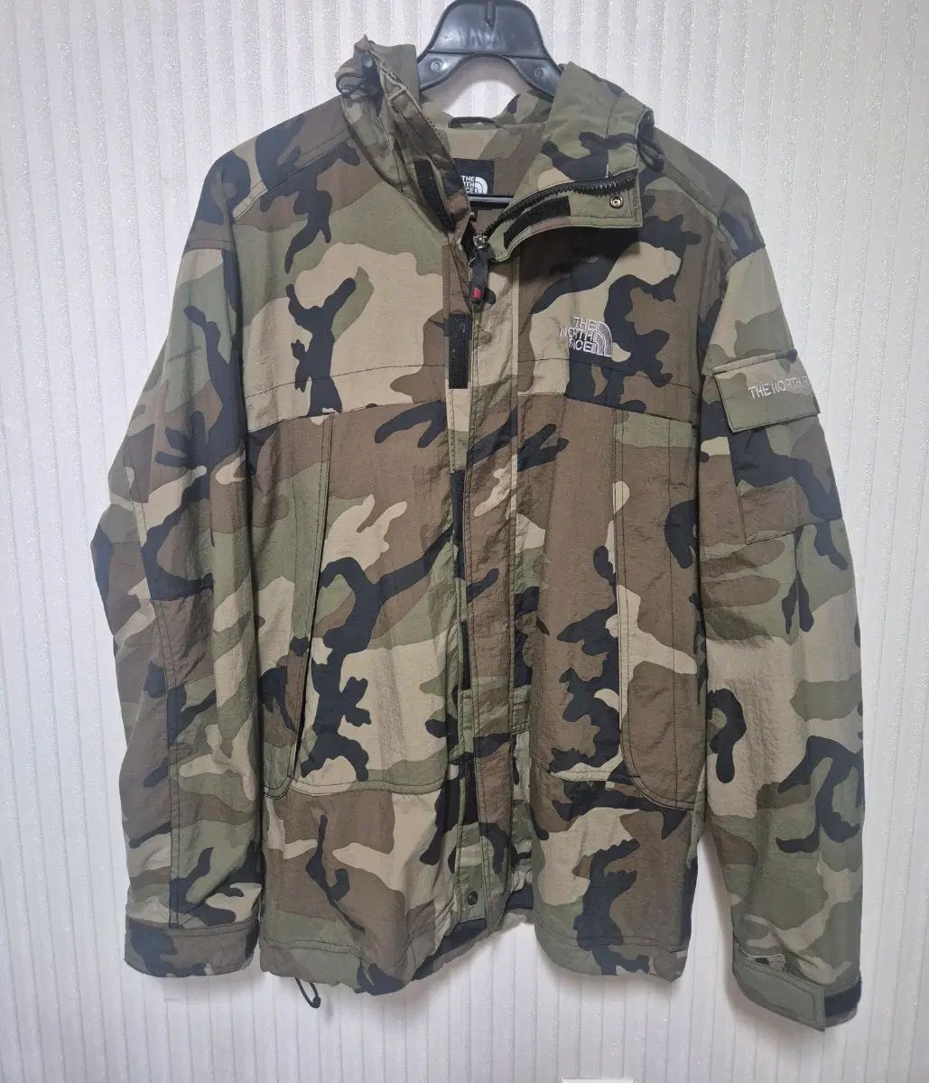 THE NORTH FACE ザノースフェイス ミリタリー カモフラ ウィンドブレーカー