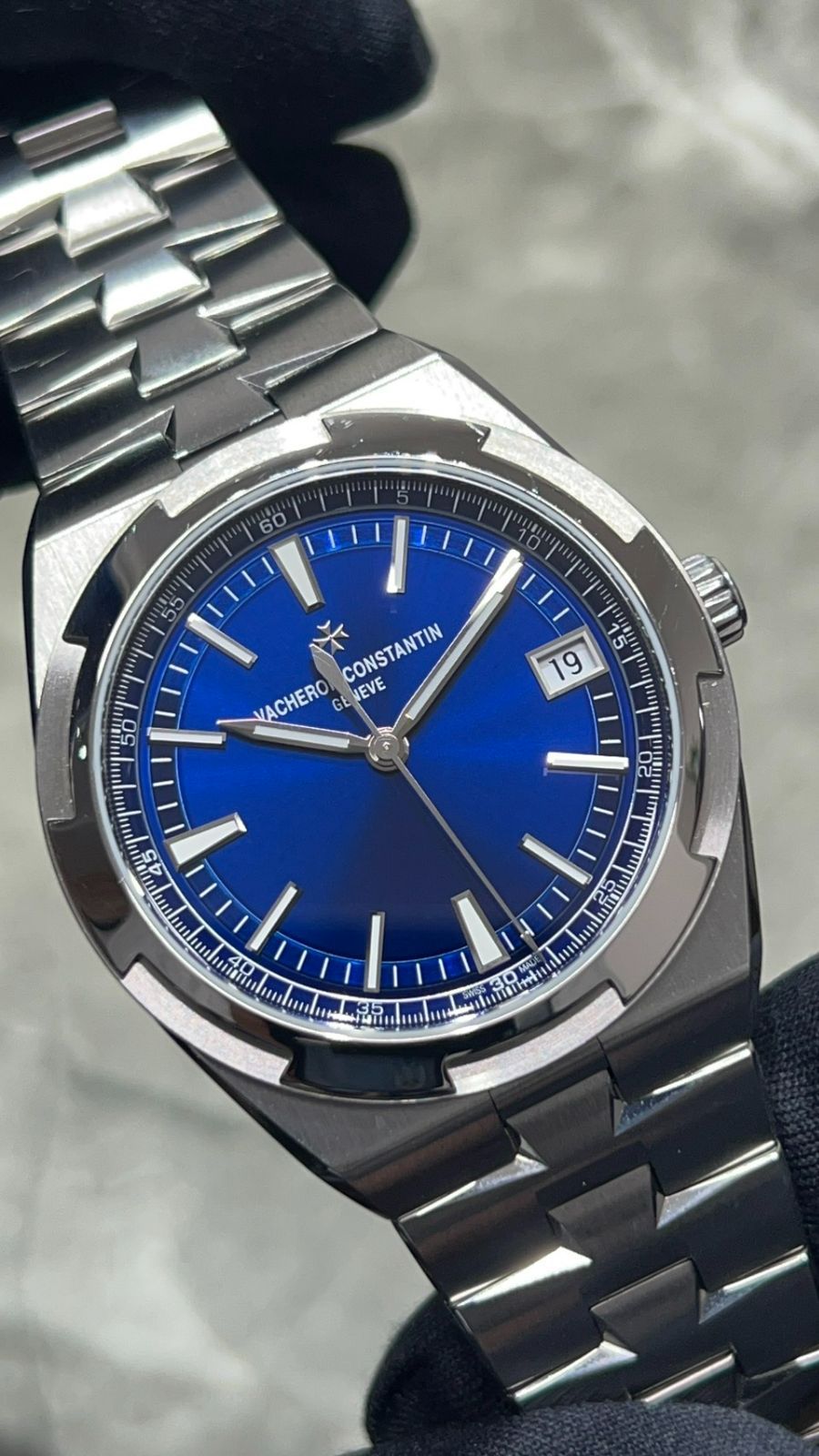 Vacheron Constantin ヴァシュロン コンスタンタン オーバーシーズ 2024年1月印 中古品 4520V/210A-B128 1,734,000円