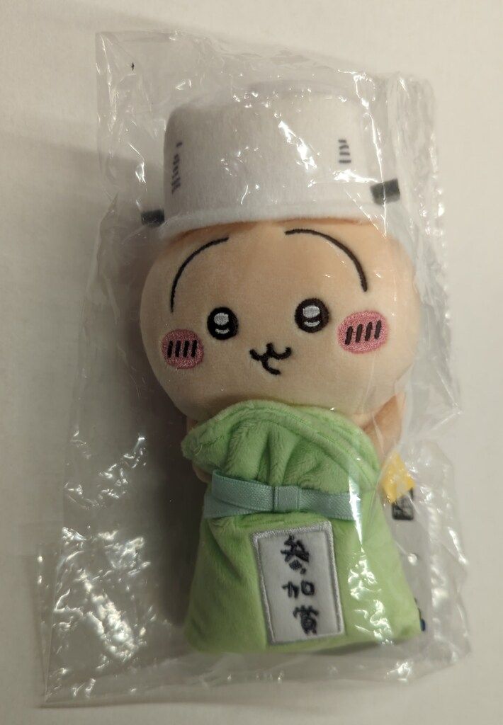 그레이 파커 서비스: 인형 인형 미치카와 (Michikawa) 에 참가해 상을 들고 데스크탑에서 지켜보는 토끼