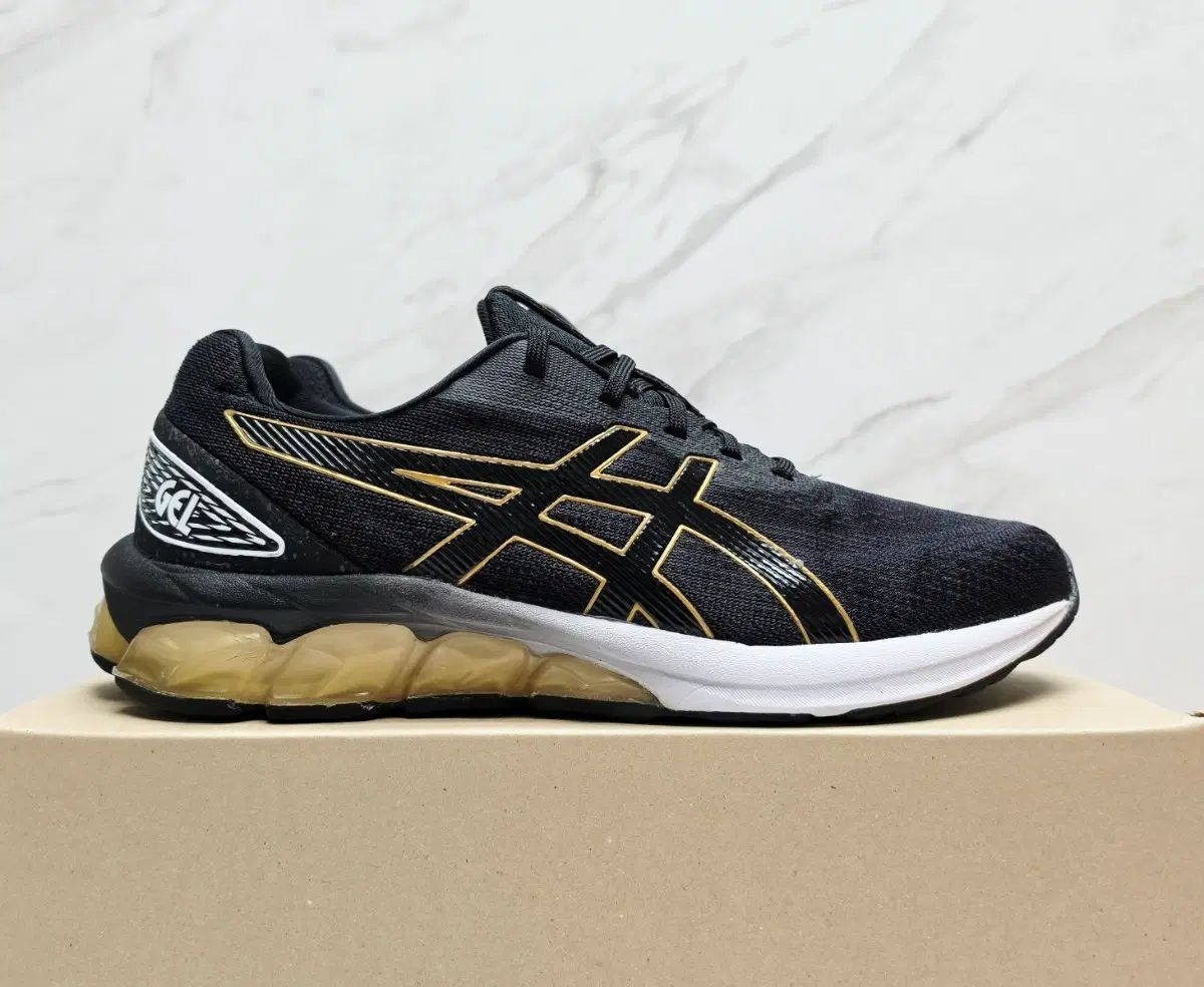 アシックス ゲル クォンタム 180 VII ブラック ピュア GOLD 275