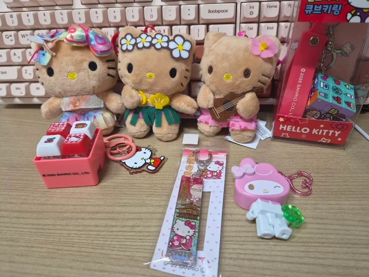 サンリオ ハローキティ キーホルダー タンニングキティ、キティキューブ、キーキャップなど まとめ 6,788円