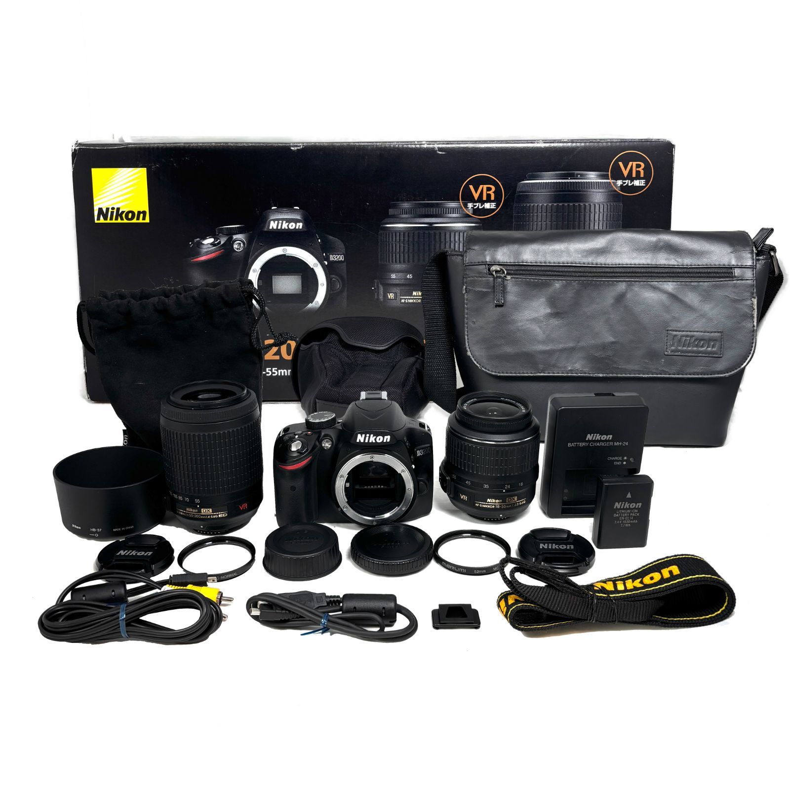 ■ 美品 ■ ニコン NIKON D3200 200mmダブルズームキット 18-55mm/55-200mm付属 《ショット数 3,372回、箱付き、付属品多数》 21,158円