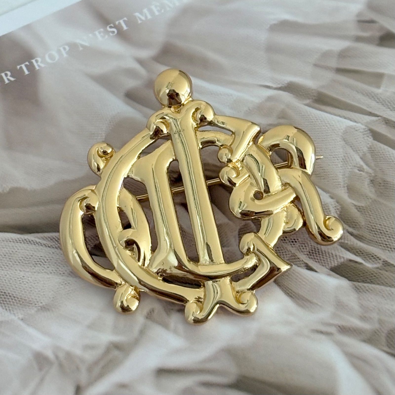 【美品】クリスチャンディオール ヴィンテージ ブローチ CDロゴ GPメッキ エンブレム ゴールド アクセサリー Christian Dior Vintage CD Logo Brooch Accessories 22586