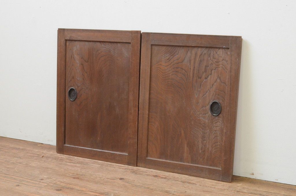 ▼現状販売▼ 板戸窓2枚セット アンティーク建具 総欅 ケヤキ材 4～7営業日前後で発送(※修理加工希望の方3ヶ月程で発送) R-067569