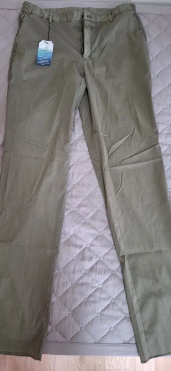 BASSO オリーブ色 サマーパンツ ((新品)) 32 33サイズ