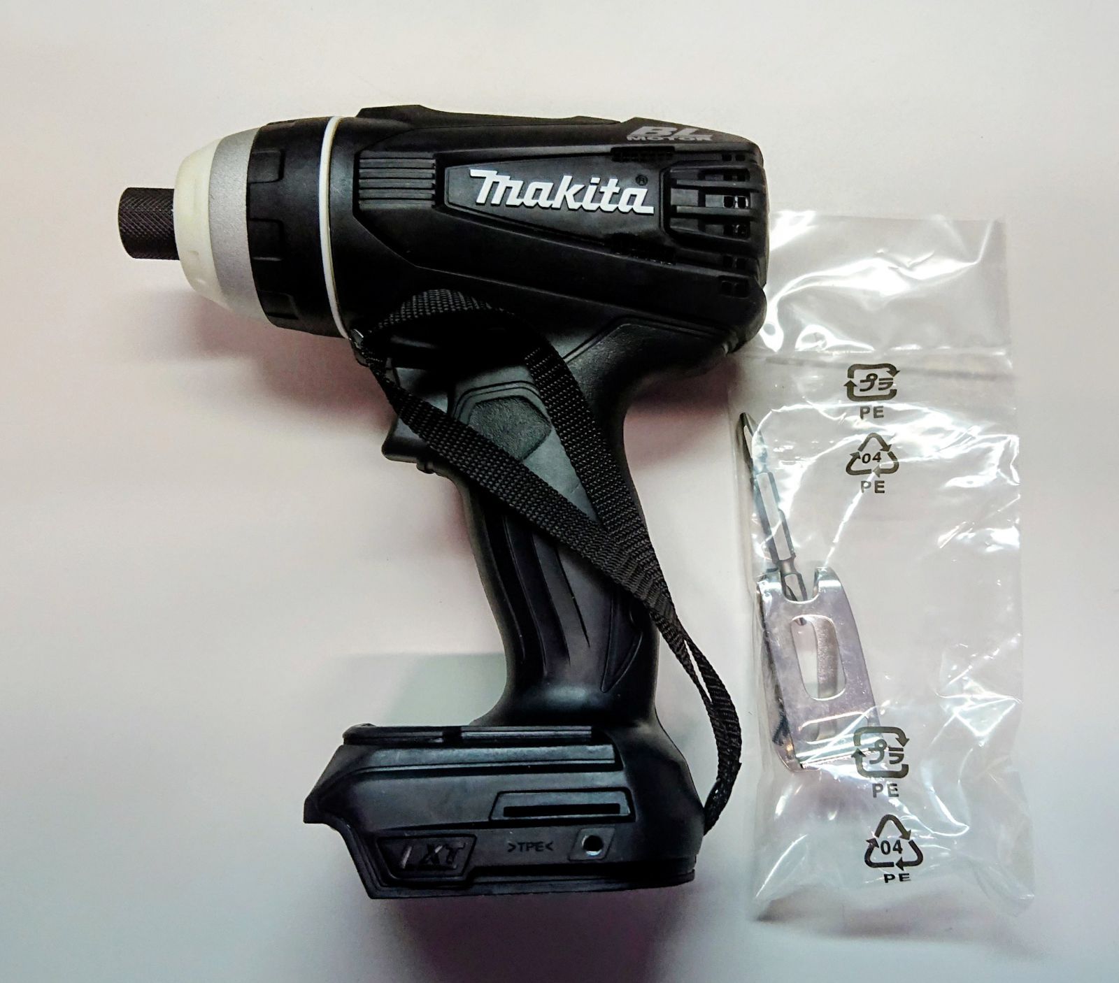 マキタ インパクトドライバ 14.4V ブラック TP131DZB 新品