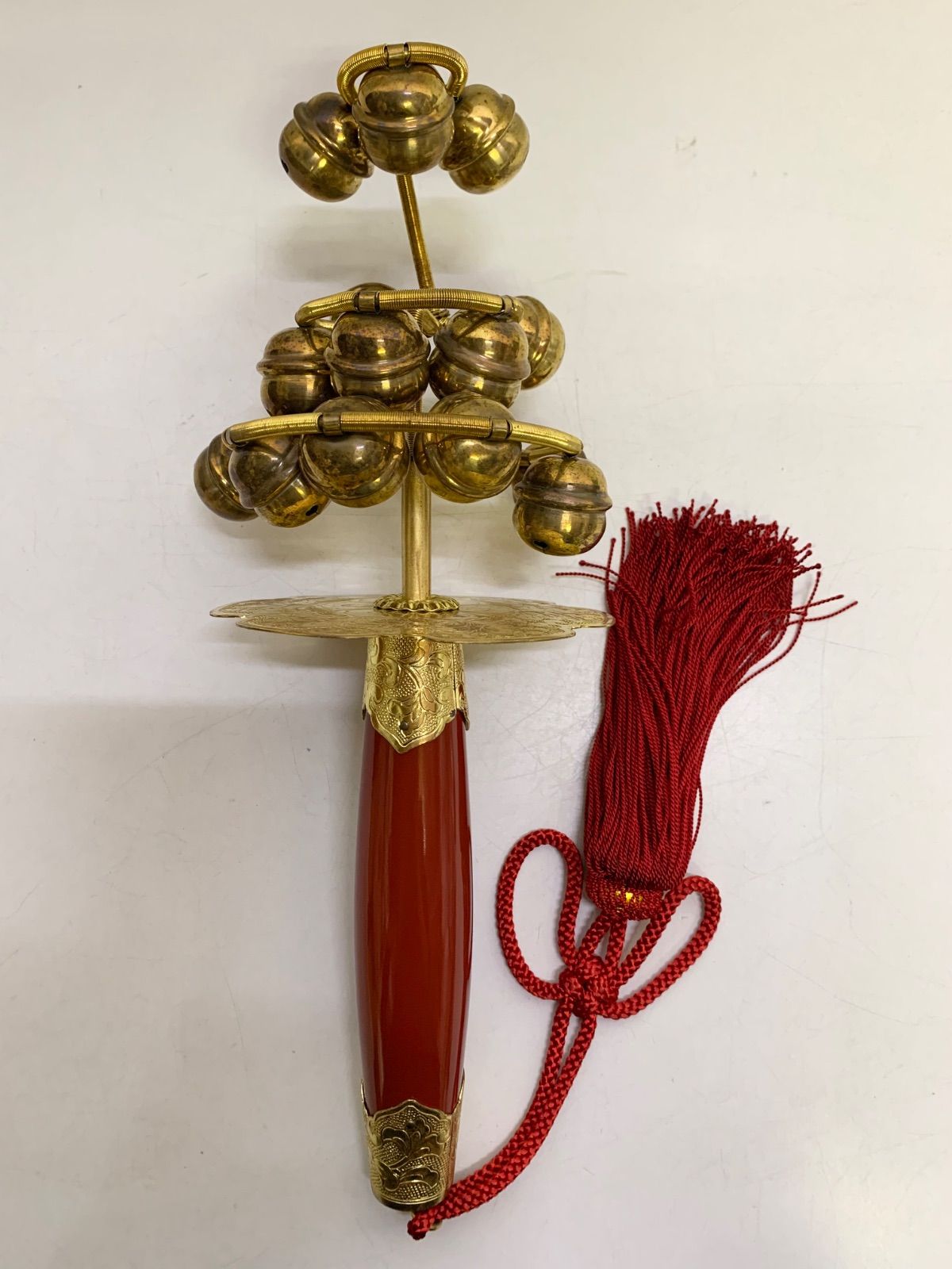 神楽鈴 巫女鈴 七五三鈴 三番叟鈴 三番鈴 伝統芸能 神具 日舞 舞踊 小道具 朱塗り柄 赤房付き