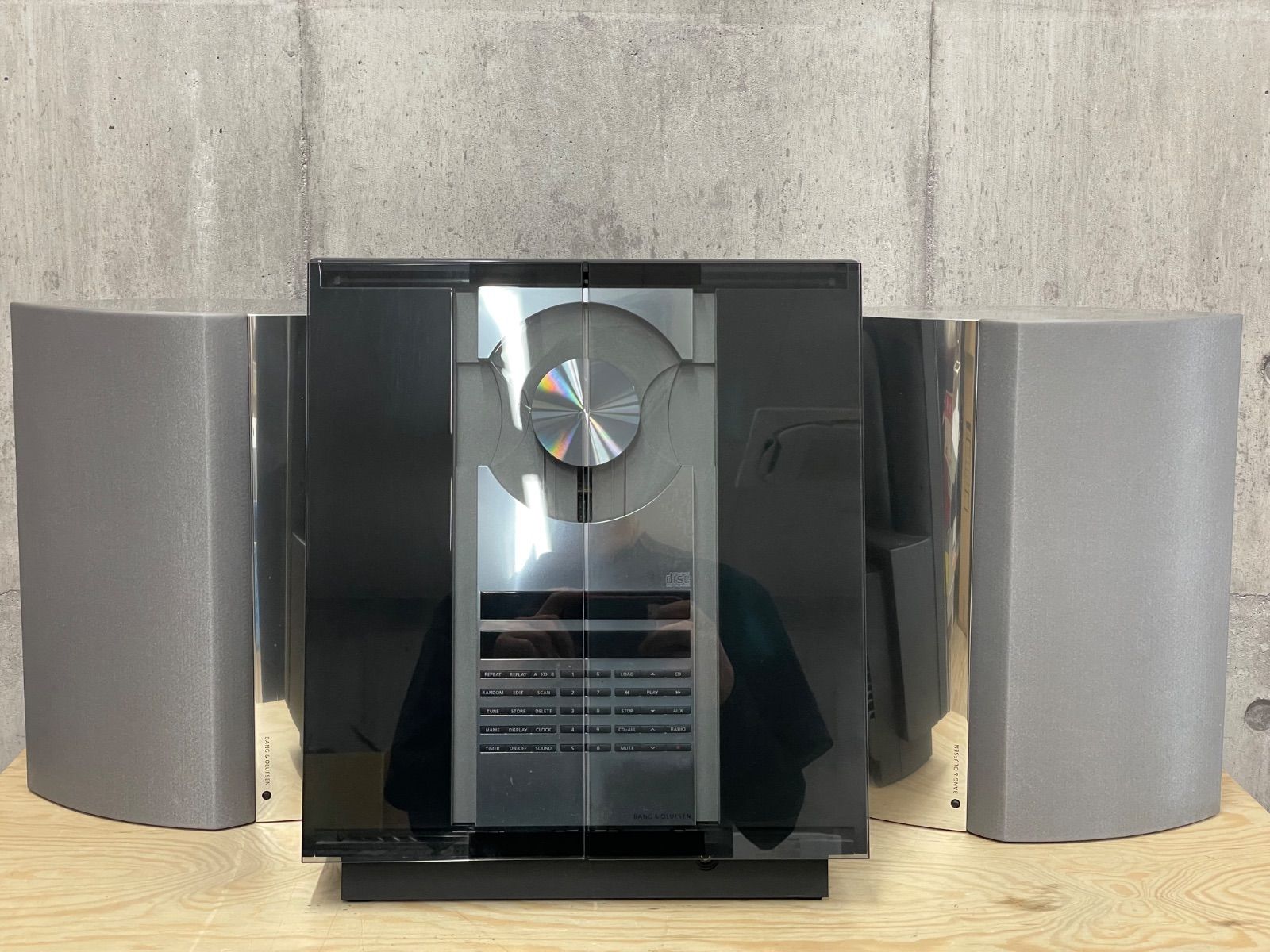 H-08042 Bang & Olufsen Bang & Olufsen Beosound 3000 CD Changer BeoLab 4000 Active Speaker Set Perfect Item Good Condition