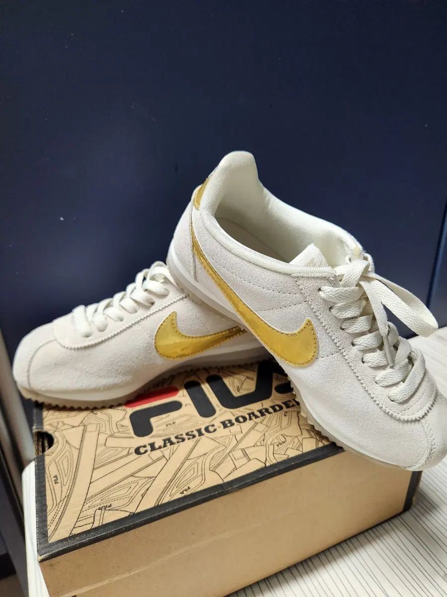 新品)ナイキ コルテッツ メタリック GOLD 230
