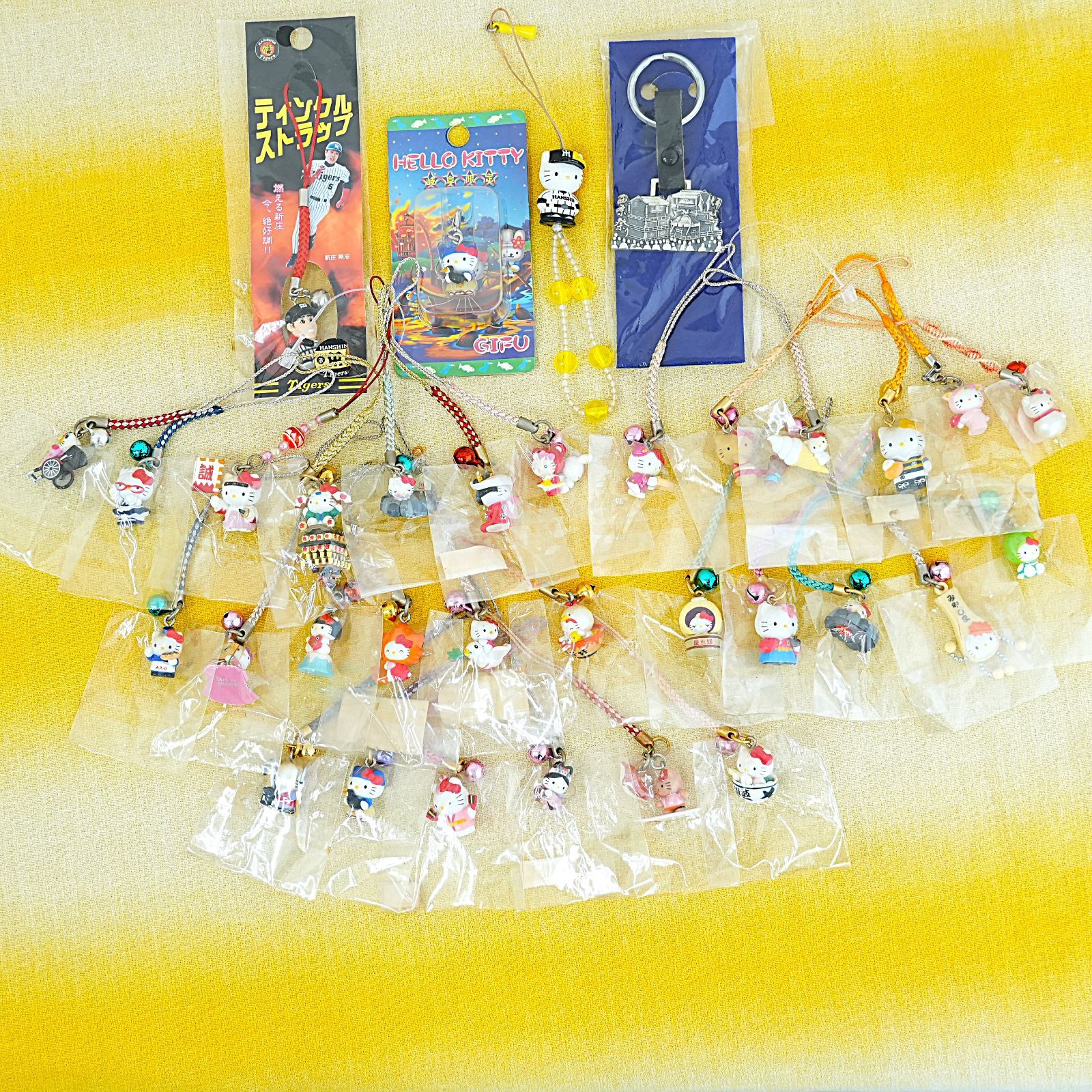 SJk]ハローキティ ご当地ストラップ まとめ売り - メルカリ