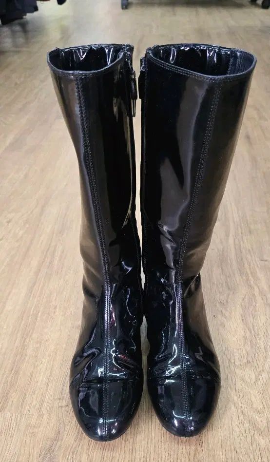 バーバリーエナメルロングブーツ (250 255) 28,408円