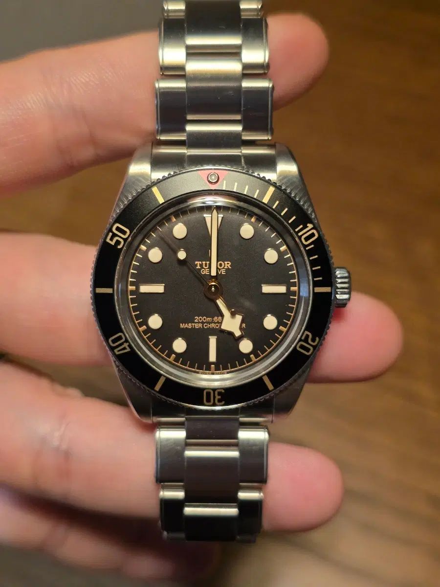 チューダー ブラックベイ 58 黒文字盤 新モデル 3列ブレスレット 39mm (5月26日スタンプ 状態 良好)