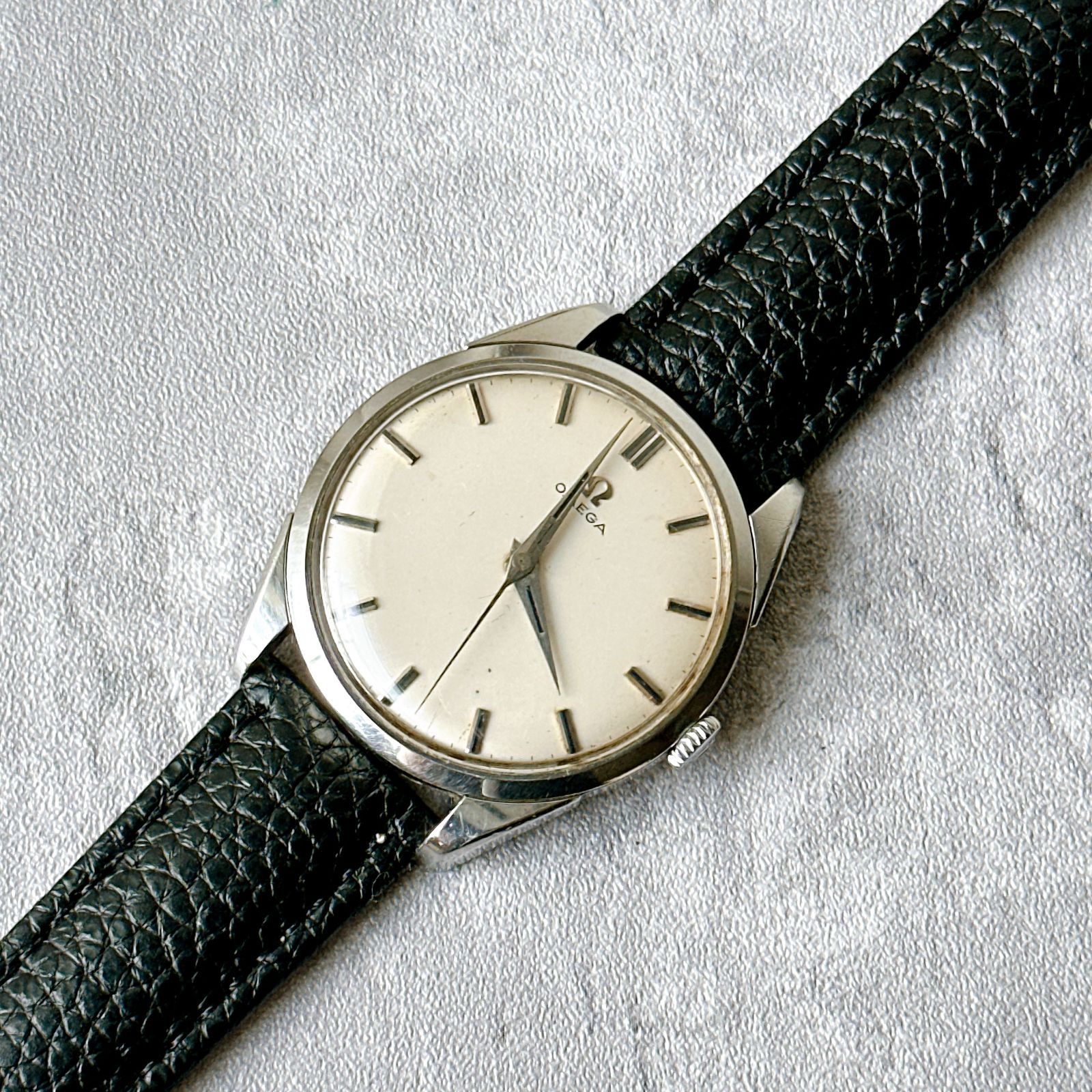 OMEGA Omega Vintage Watch Silver Dial Non-Date Bar Index Dolphin Needle Style Classic Mens Antique Watch