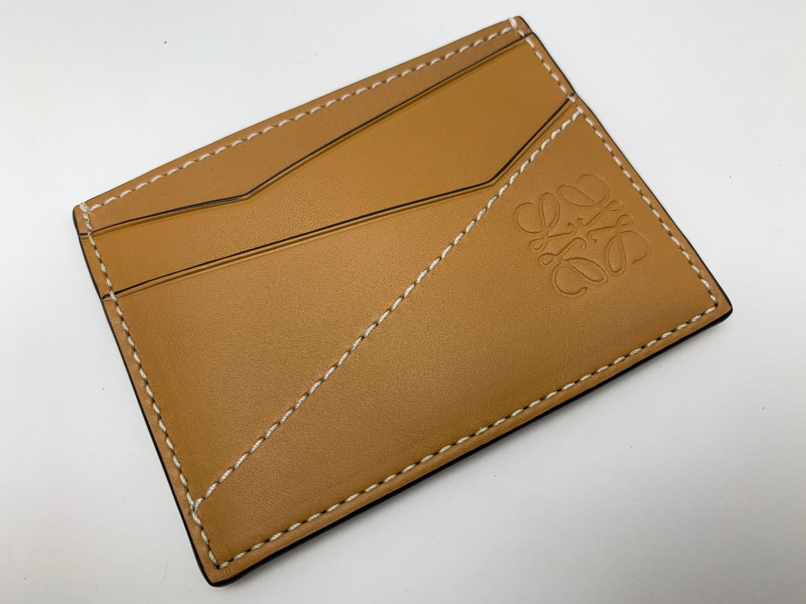 LOEWE ロエベ レザー タン ブラウン キャメル アナグラム パズル プレーン カードホルダー名刺入れ カードケース 定期入れ ブランド 小物 LOEWE ロエベ レザー タン ブラウン キャメル アナグラム パズル プレーン カードホルダー名刺入れ カードケース 定期入れ ブランド 小物
