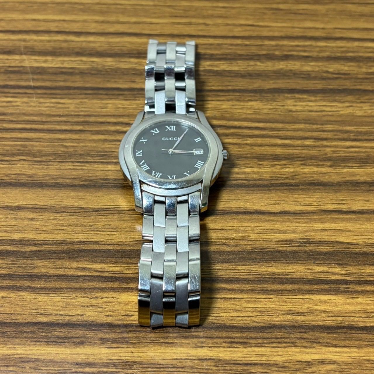 不動品】GUCCI グッチ 5500M メンズ腕時計 ローマ文字盤 デイト - メルカリ