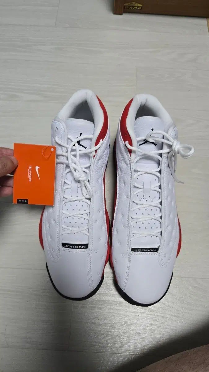 NIKE エア ジョーダン13 レトロ 白 ユニバーシティ レッド 300mm 出品 スニーカー バスケシューズ 17,639円