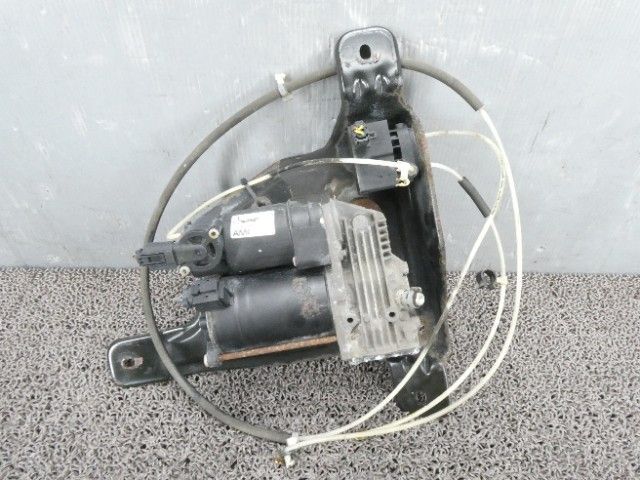 9709　メルセデスベンツ Ｖクラス V350　W639　639811　エアサスコンプレッサー　A639 320 04 04