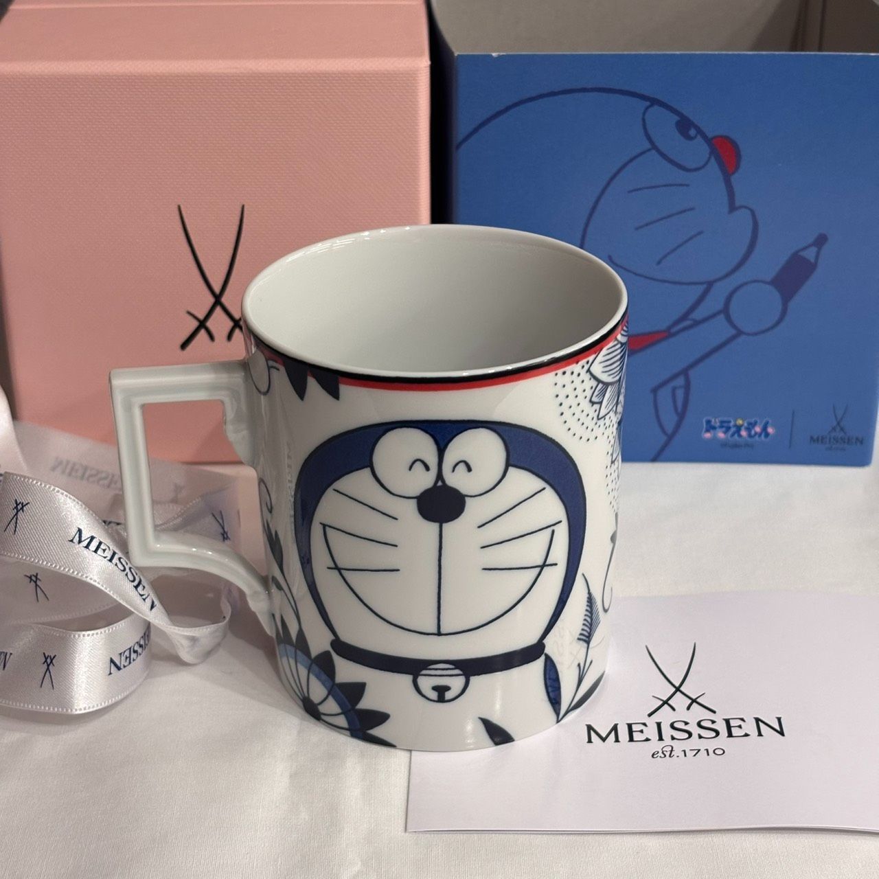 UH267382854　マイセン　ドラえもん　マグカップ　ブルーオニオン　310ML 21,016円
