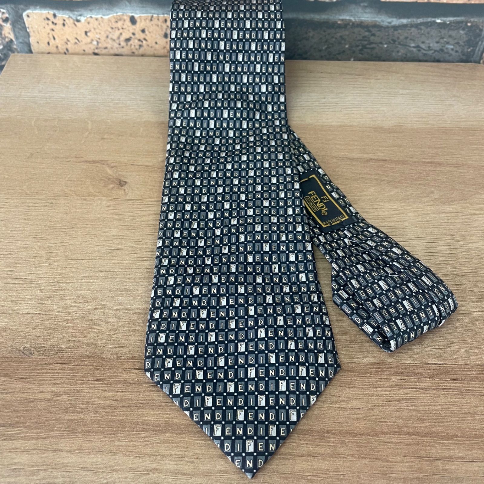 ★DE【中古品】FENDIシルクネクタイロゴブロック総柄チェックKKVTRDE552
