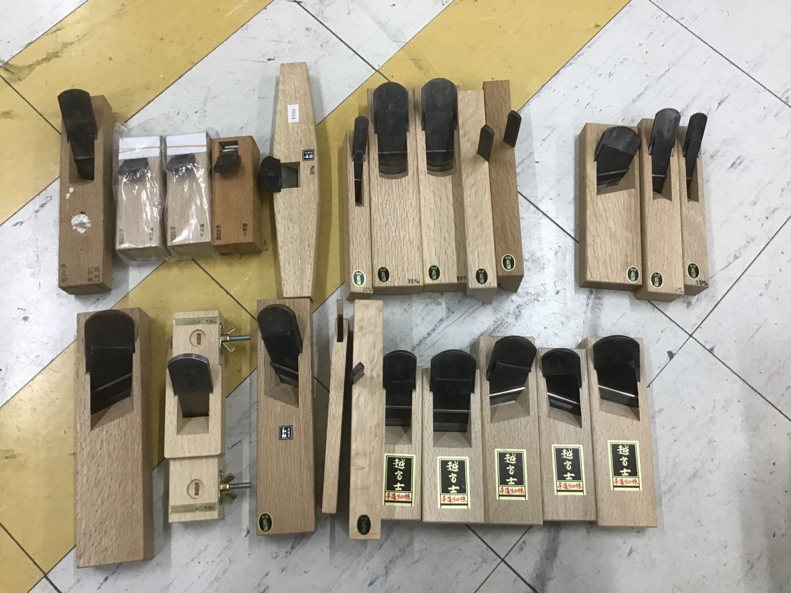 【中古品】特殊鉋　まとめ売23台　在銘かんな　越富士　長運　大工　木工　　人気和工具♪アクトツール富山店♪Y4 14,850円