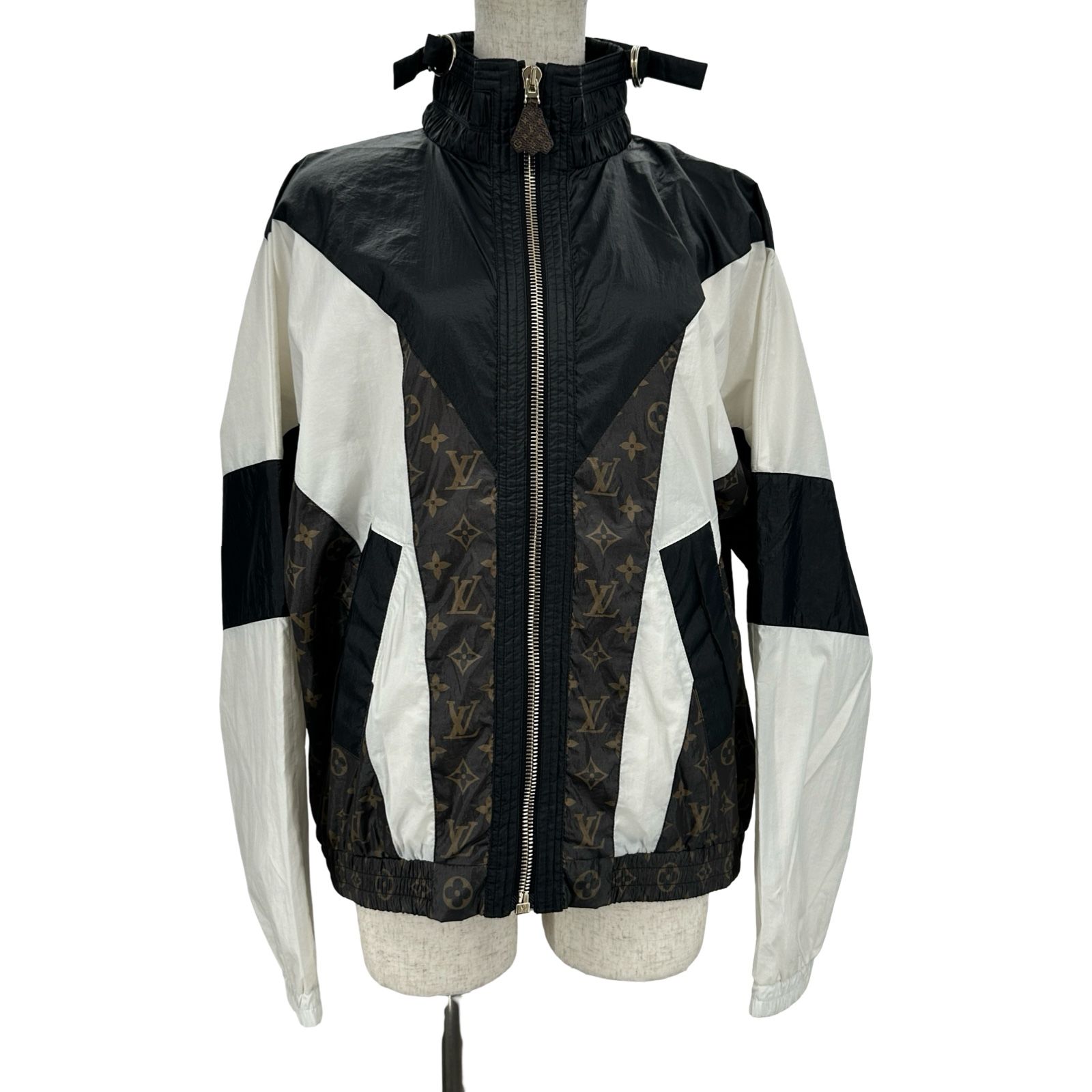 ルイ・ヴィトン LOUIS VUITTON パネルモノグラムナイロンジャケット FROW13 ブラック ナイロン レディース ナイロンジャケット