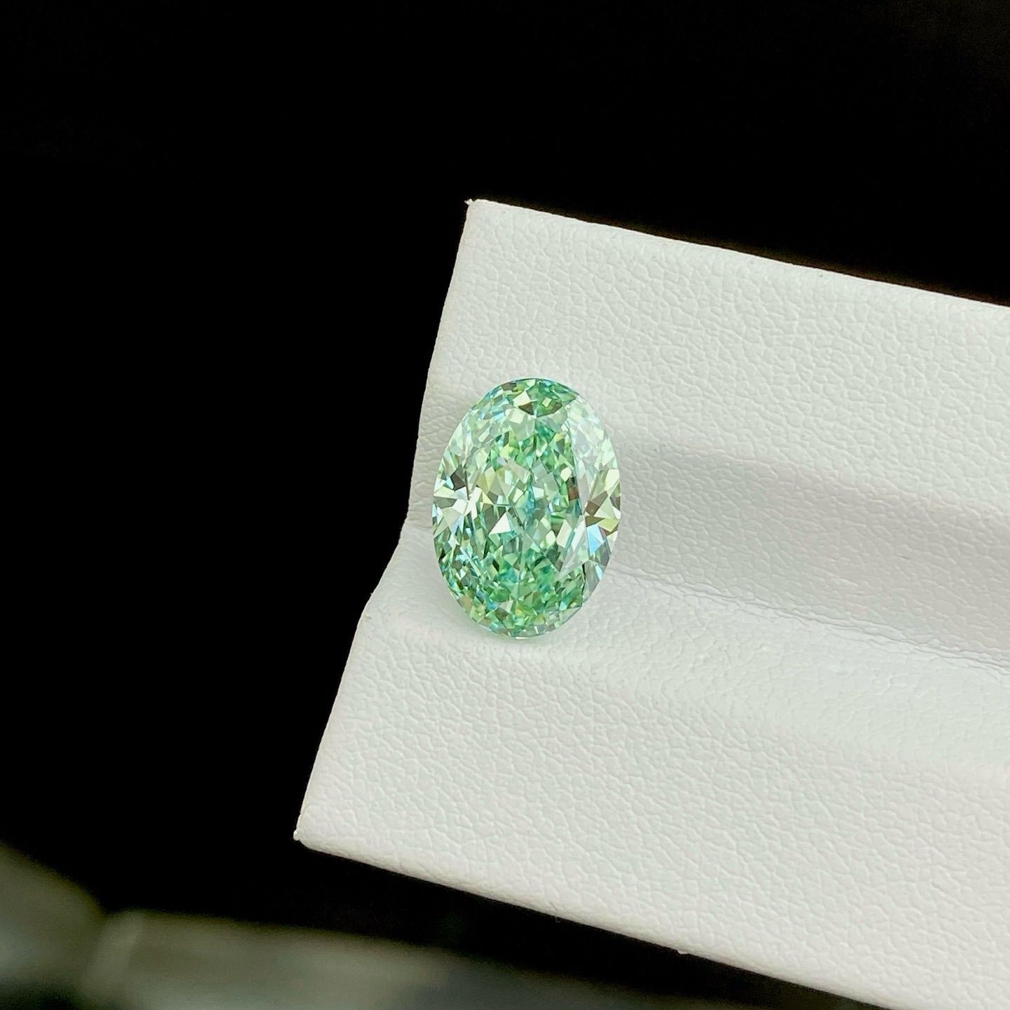 【IGI鑑定書付】5.01ct Fancy Intense Green VS1 ラボグロウンダイヤモンド オーバルカット