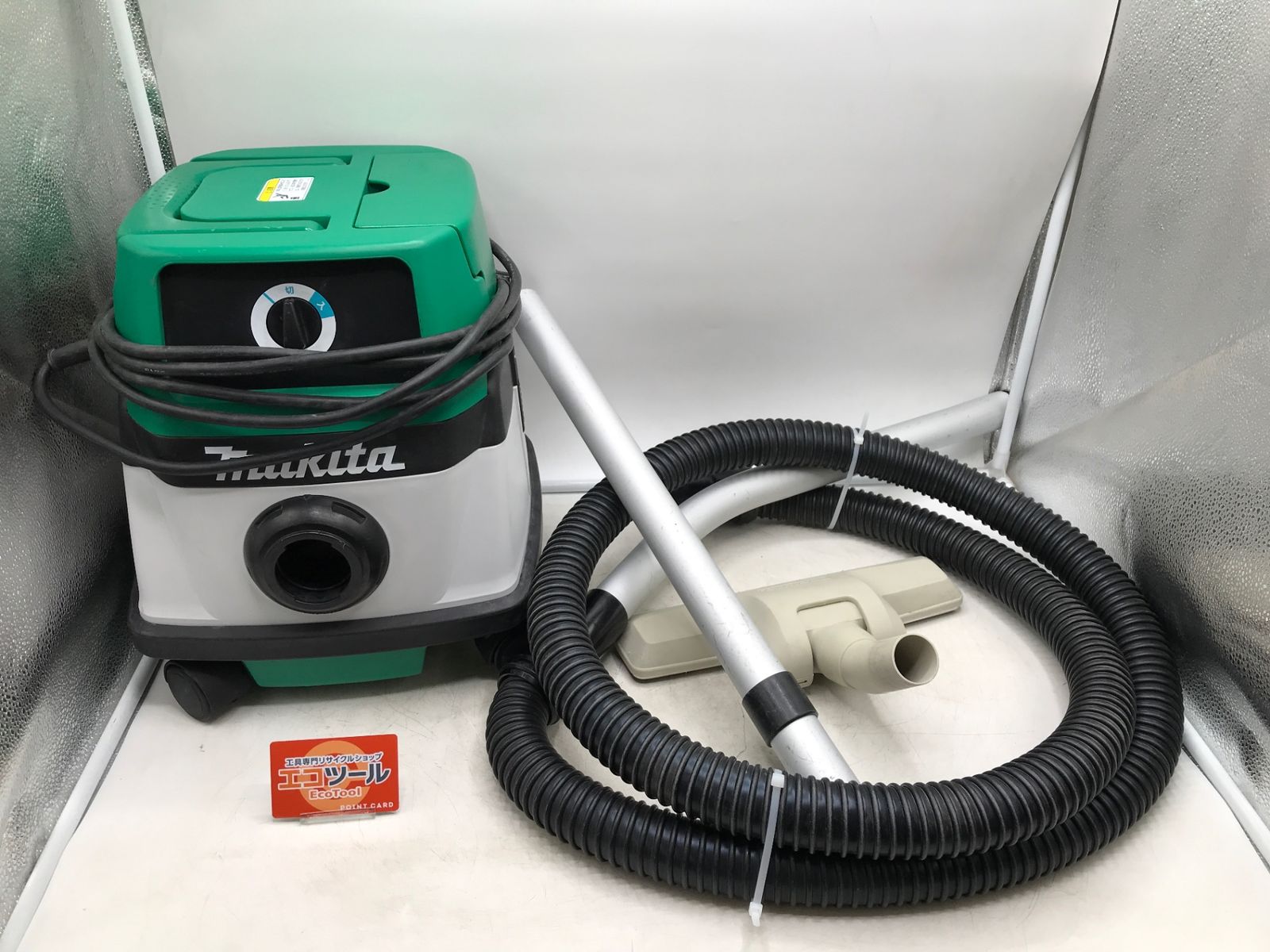 【中古品】Makita/マキタ B4ds-1825770 ☆ 乾湿両用集じん機 M442 [IT_5YK24][岡岩][M05]
