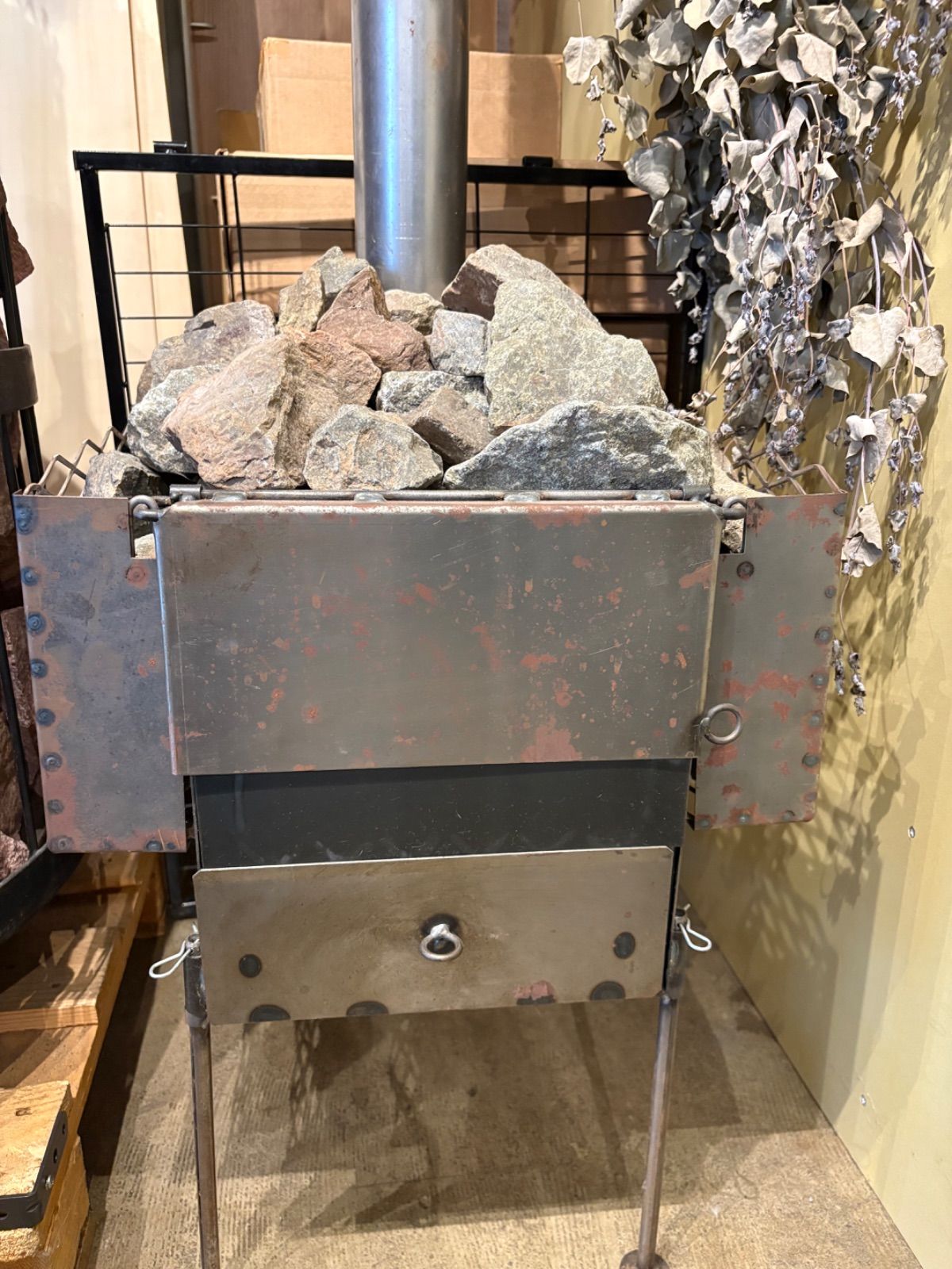 未使用 SAVOTTA STOVE サヴォッタストーブ 煙突・オプションサイドラック・サウナストーン付き　サウナストーブ