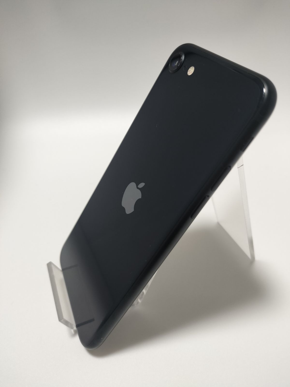 iPhoneSE3 64GB SIMフリー 新品バッテリー100％ 整備保証付き 本体 中古 ミッドナイト 目立った傷や汚れなし