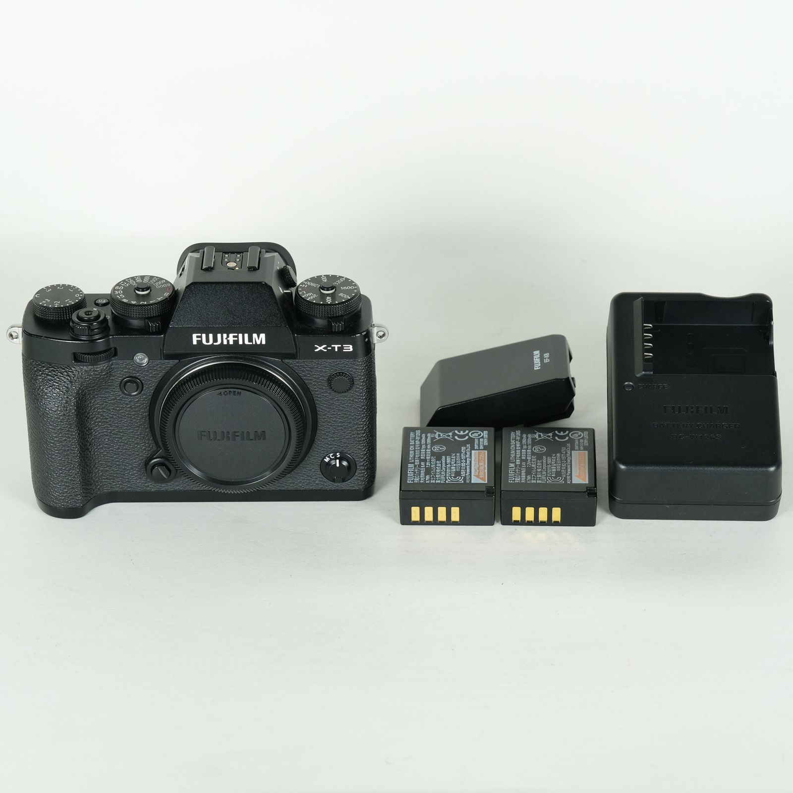 [良品 | バッテリー2個付] FUJIFILM X-T3 [ボディ ブラック] | FUJIFILM Xマウント 66,550円