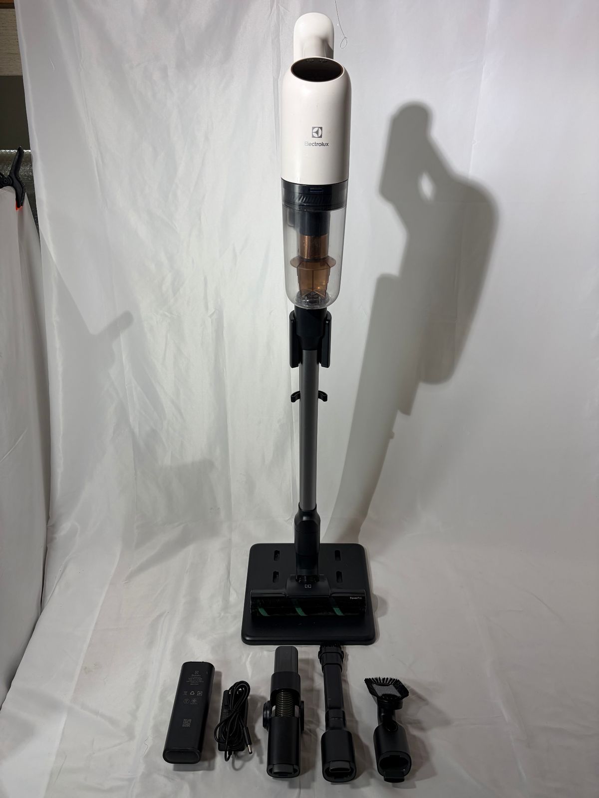 ◇ エレクトロラックス Electrolux 掃除機 EFP71524 シェルホワイト コードレス スティック ハンディ 2000-5241