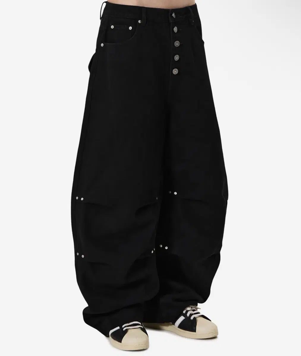 TUCK WIDE VOLUME PANTS - BLACK