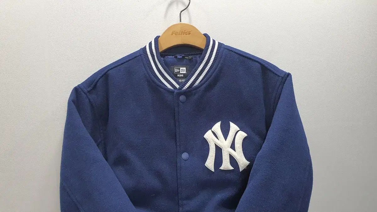 NEW ERA ニューヨークヤンキース スタジャン 160サイズ (レディース 55程度) 8,977円