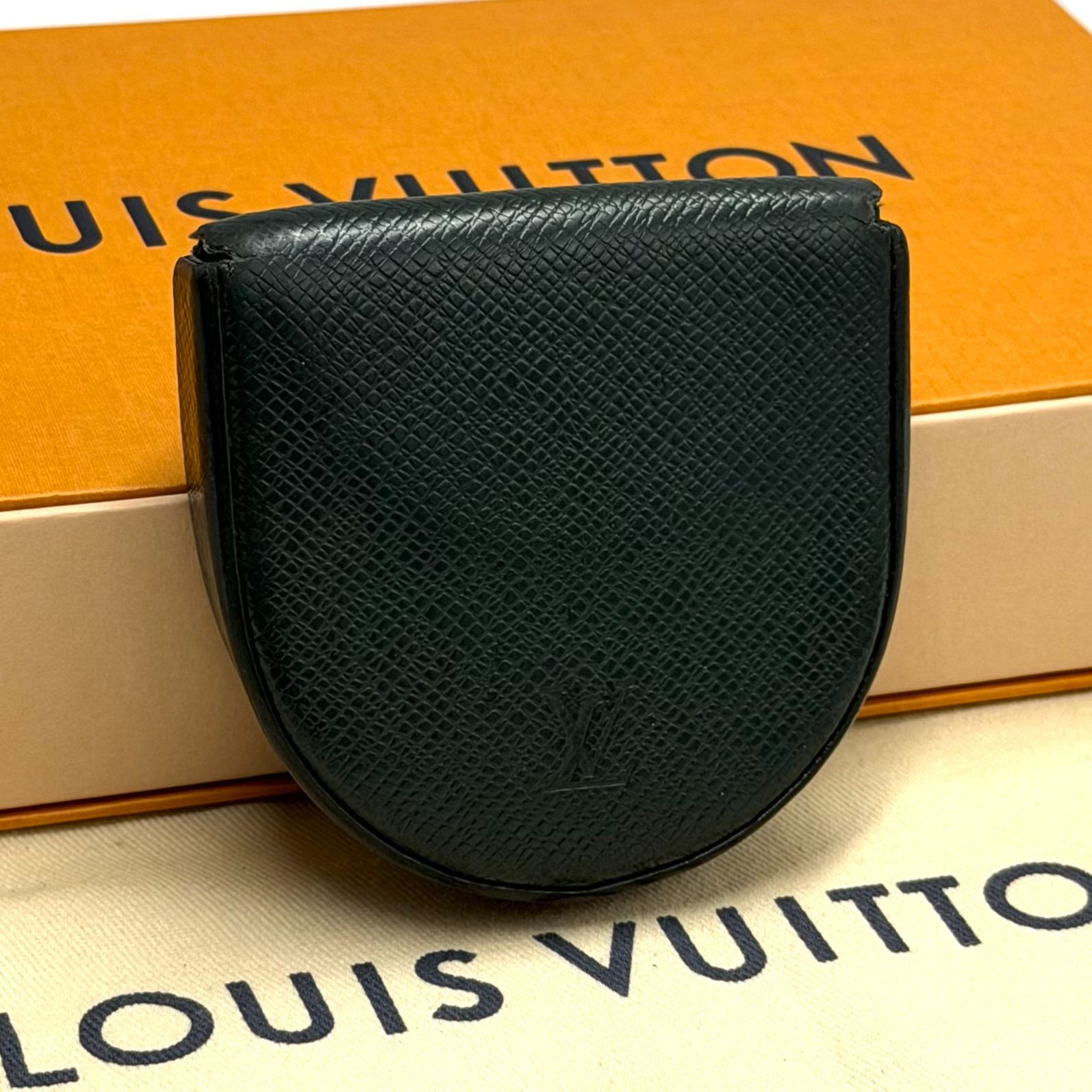 ルイヴィトン LOUIS VUITTON タイガ ポルトモネ キュベット コインケース 小銭入れ コンパクト 男女兼用 ダークグリーン レザー