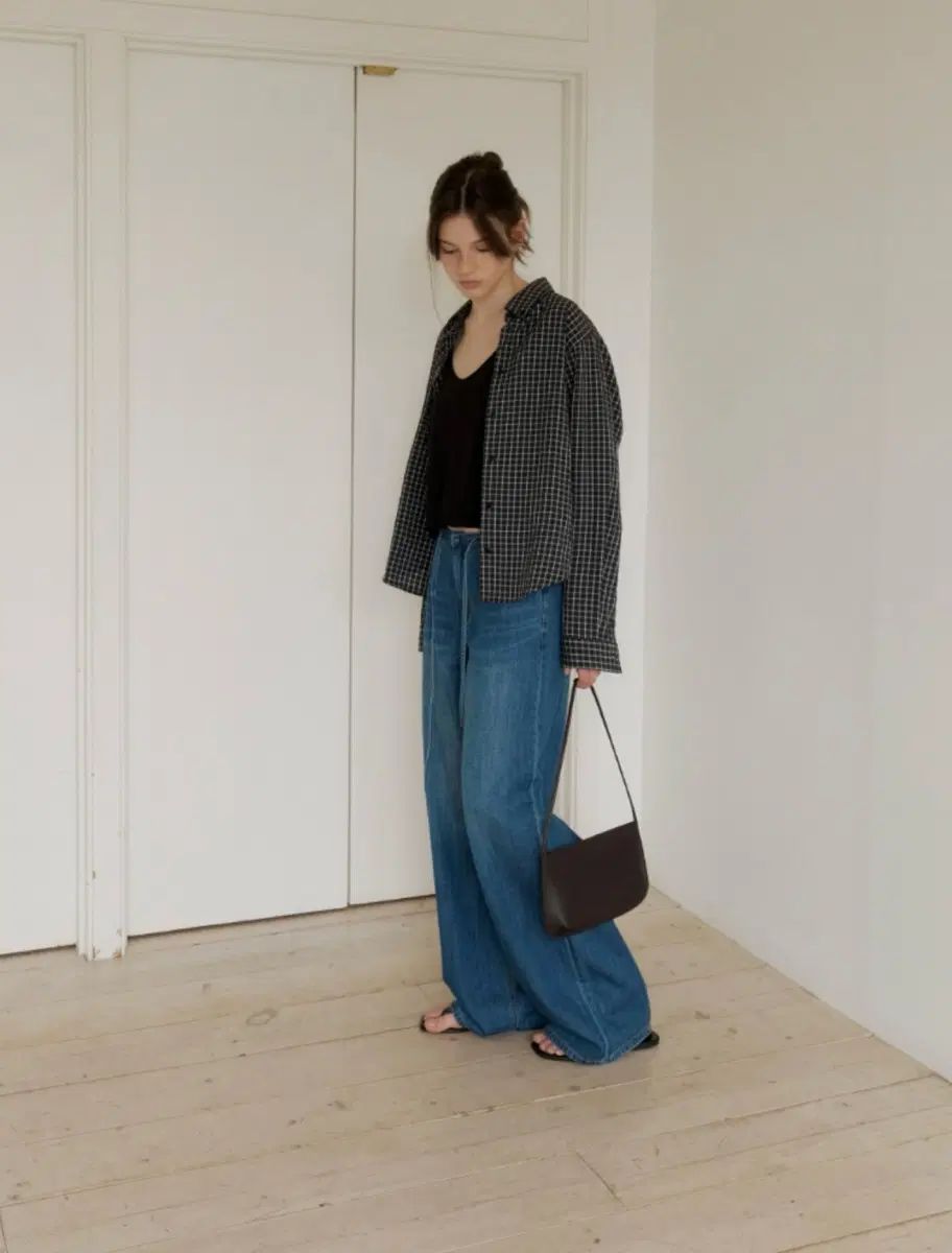 108パウンド Slim Shoulder Bag_Chocolate Brown 108パウンド