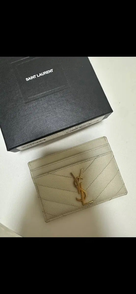 (正規品) YVES SAINT LAURENT 財布 出品