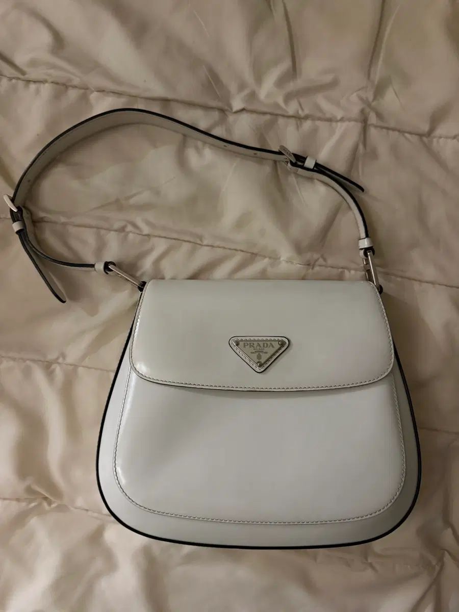 PRADA エナメル バッグ
