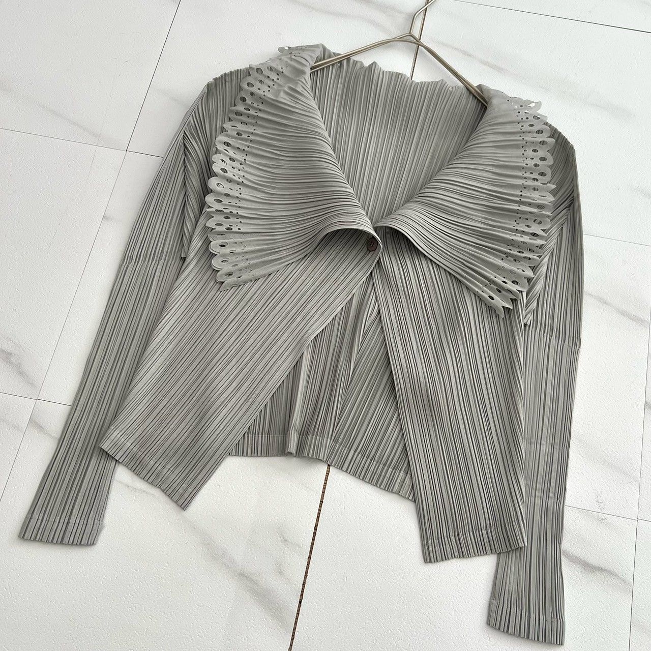 激レア✨PLEATS PLEASE ISSEY MIYAKE プリーツプリーズイッセイミヤケ　カットワークカラー カーディガン ジャケット 羽織り グレー 三宅一生 サイズ3