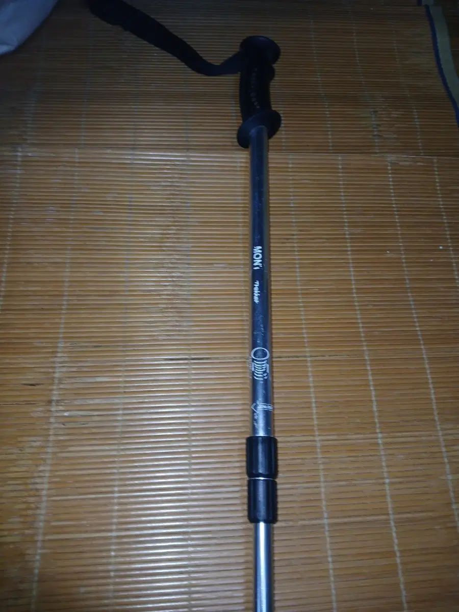 トップスブランドサンステッキ モンベル A級 傷なし