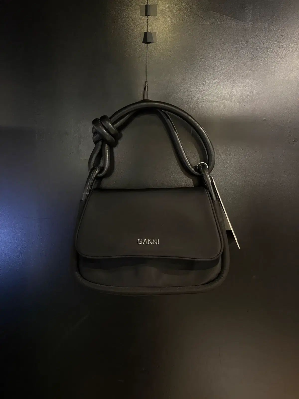 ガニー ノート フラップ オーババッグ ブラック (A4745-099) 22,540円