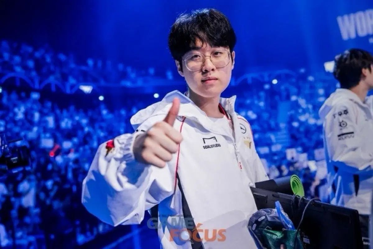 2024 t1 League of Legends World Championship ジャケット 4つ星 Zeus マーキング