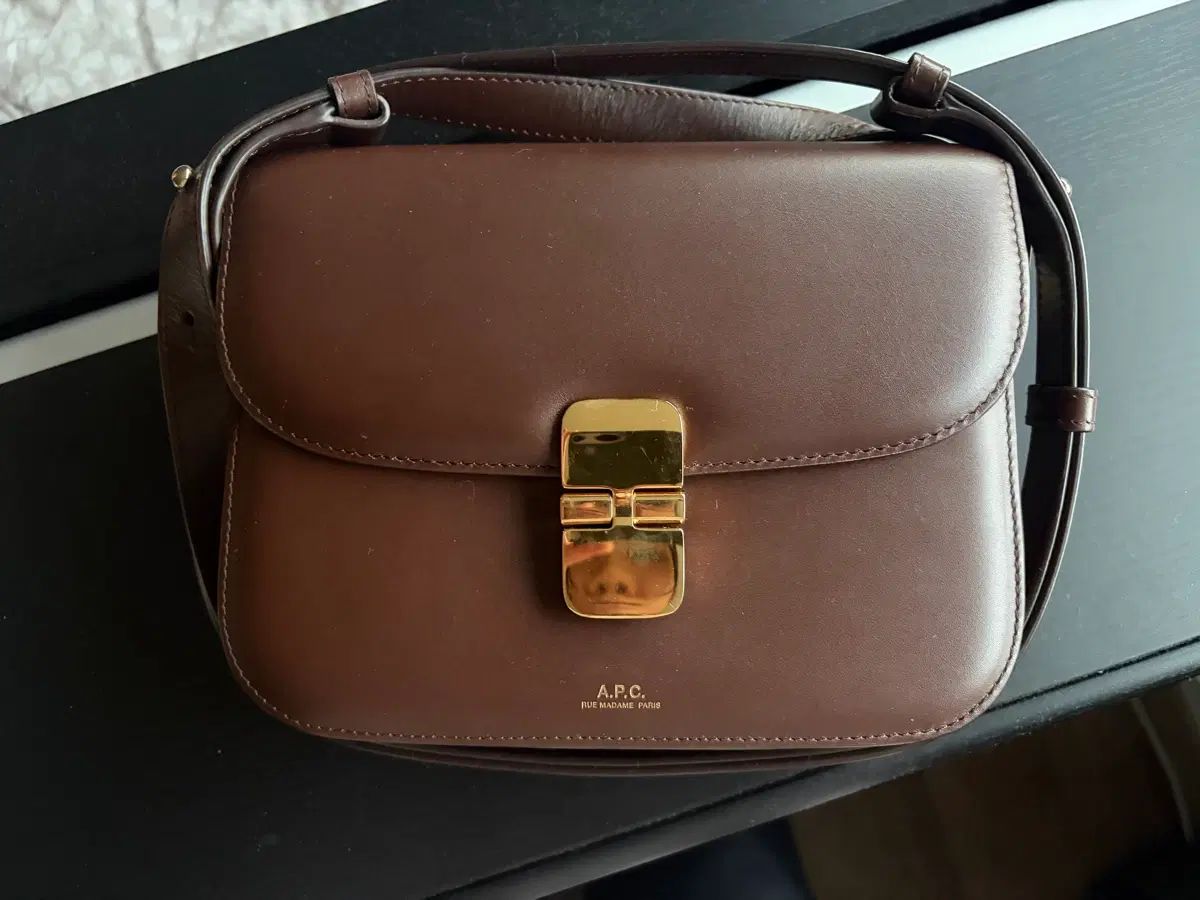 A.P.C. アーペーセー グレース バッグ ダークブラウン