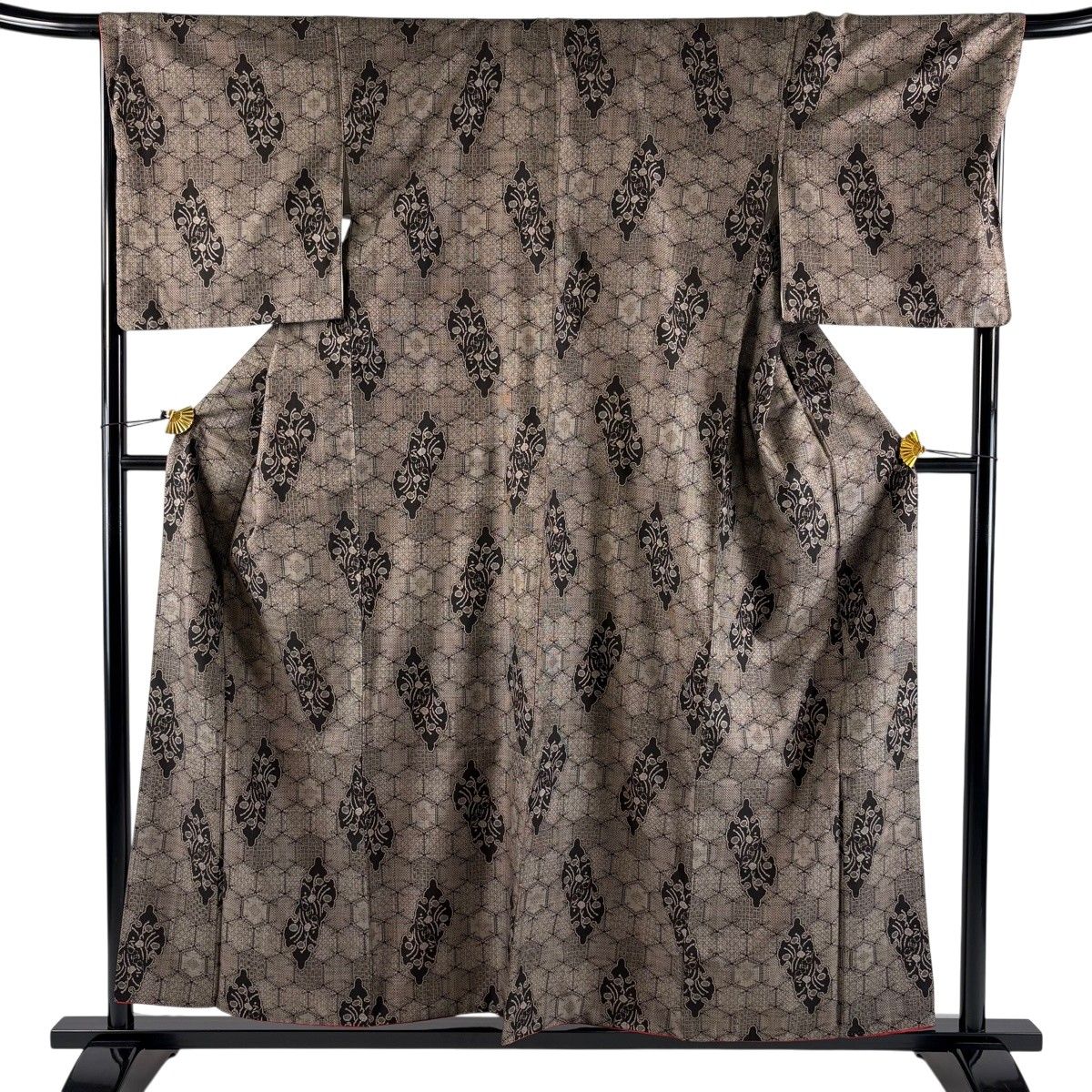 紬 身丈158cm 裄丈69cm L 袷 亀甲 草花 焦茶色 正絹 名品 【中古】 10,626円