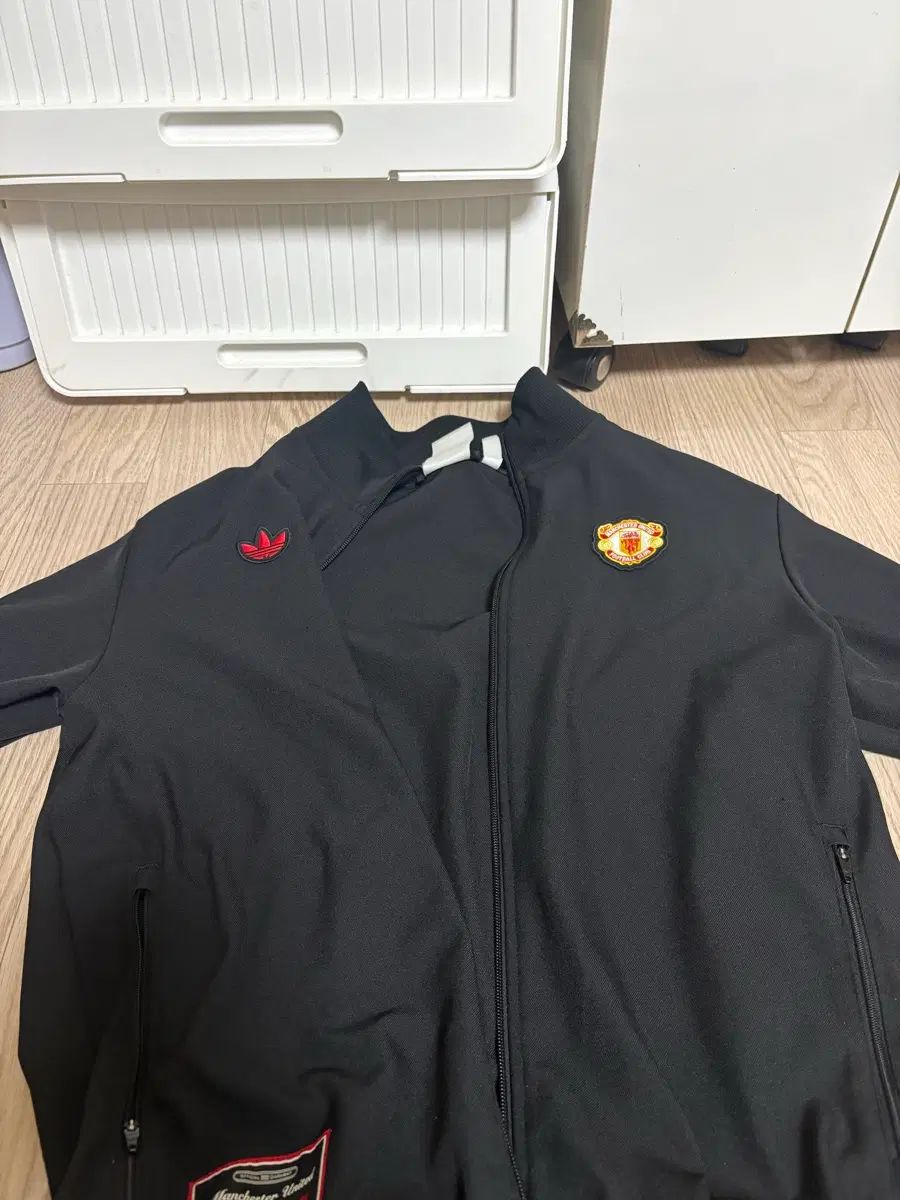 マンチェスター・ユナイテッドFCジャージ トラックジャージ MANCHESTER UNITED FC 出品