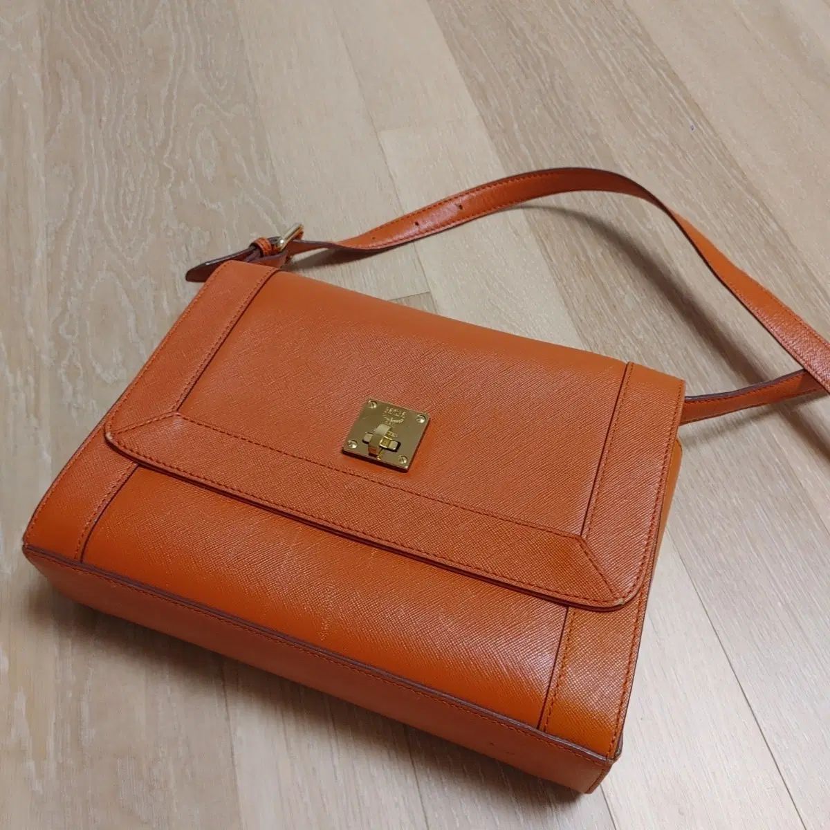MCM オレンジ ショルダーバッグ