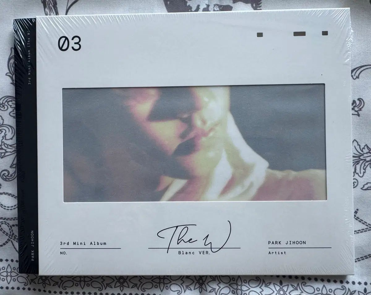 パク・ジフン(PARK JIHOON) ミニ 3集 The W Blanc ver (未開封) 10,020円