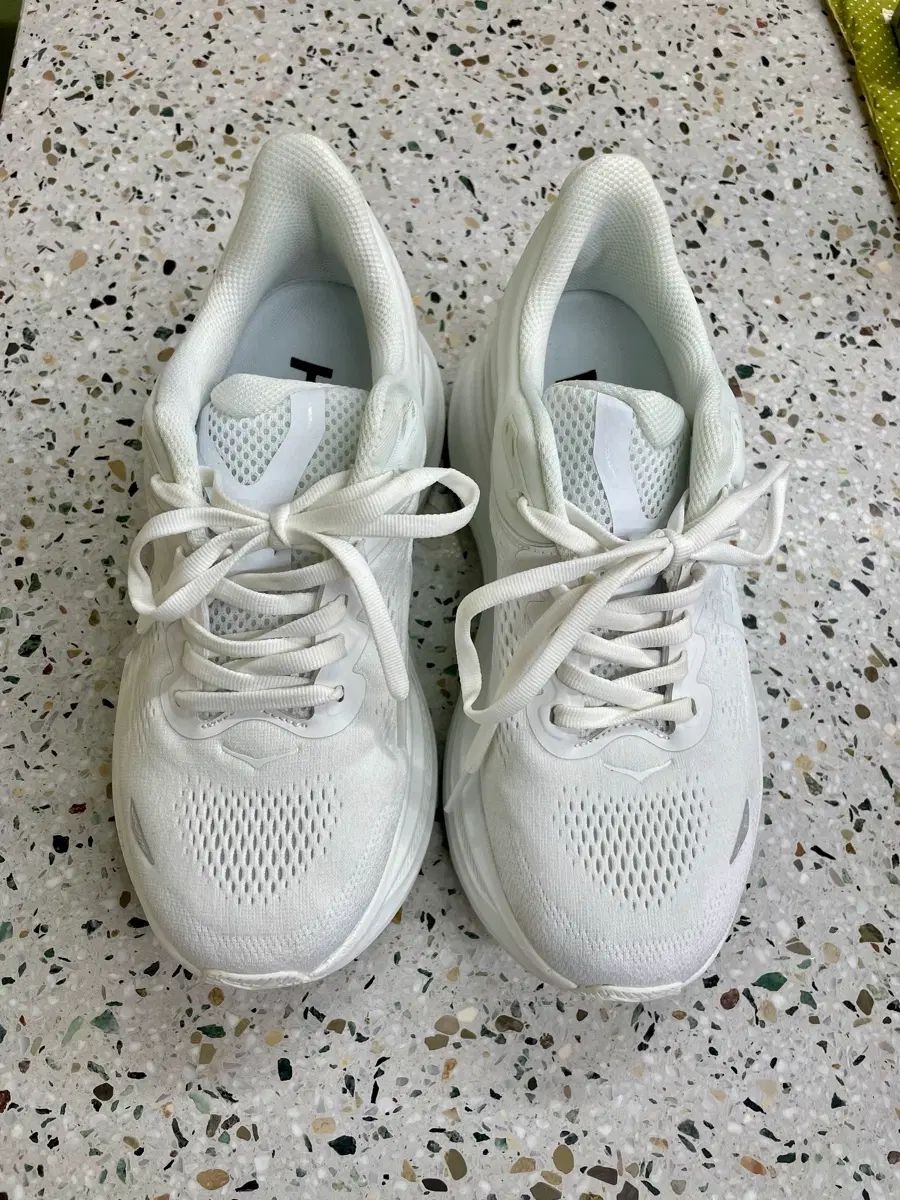 (235) HOKA ONE ONE ボンダイ9 オールホワイト